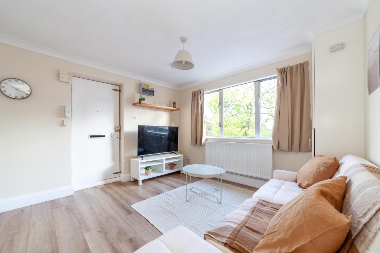 Lovely Studio Flat In Wimbledon W/ Free Parking London Exterior photo