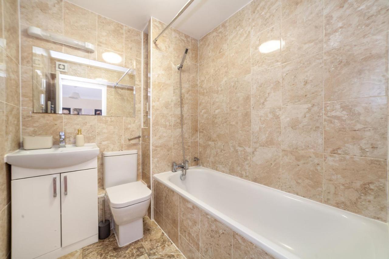 Lovely Studio Flat In Wimbledon W/ Free Parking London Exterior photo